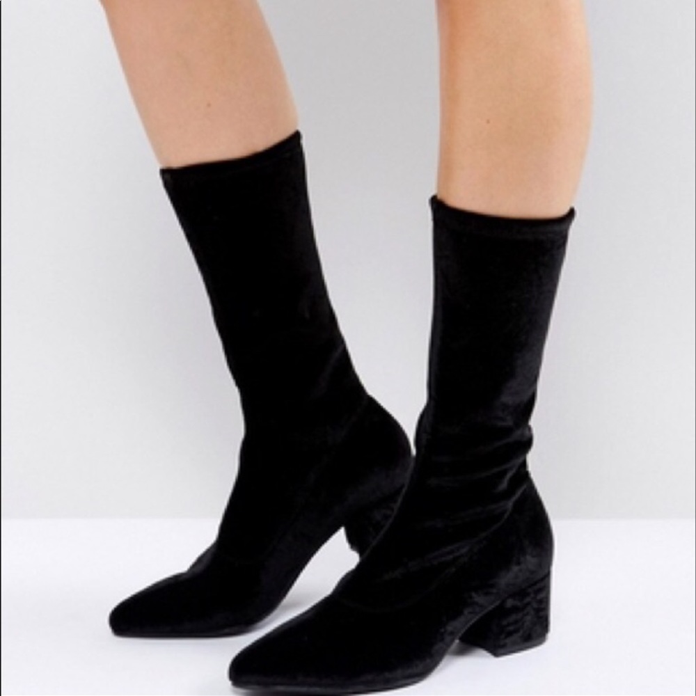 Vagabond MYA Stretch Black Velvet Boots Pull-on Sock Style